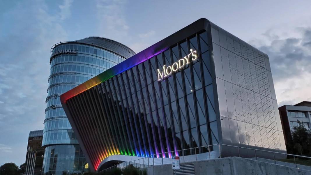 Moody’s Türkiye'nin kredi notunu pozitife çevirdi 9